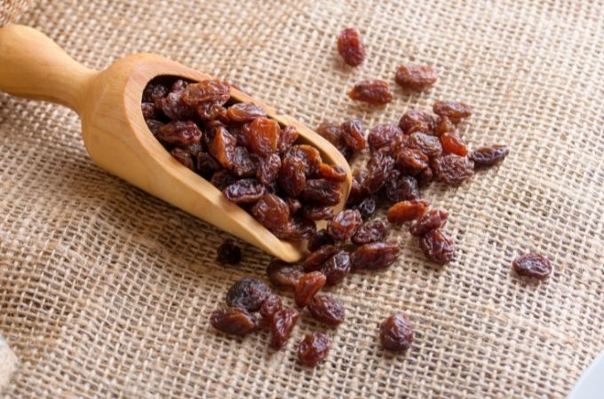 image of wooden scoop and raisins
